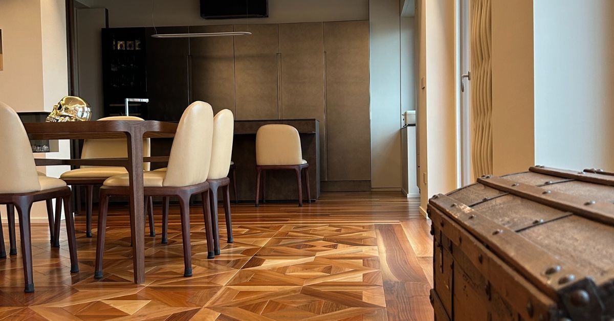Sala e balcone con parquet a quadrotte Unikolegno